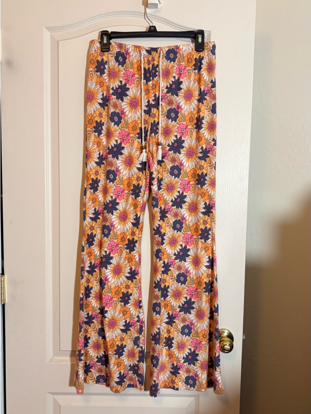 Forever 21 Flair pants! Soft and so cute. Great condition. Large